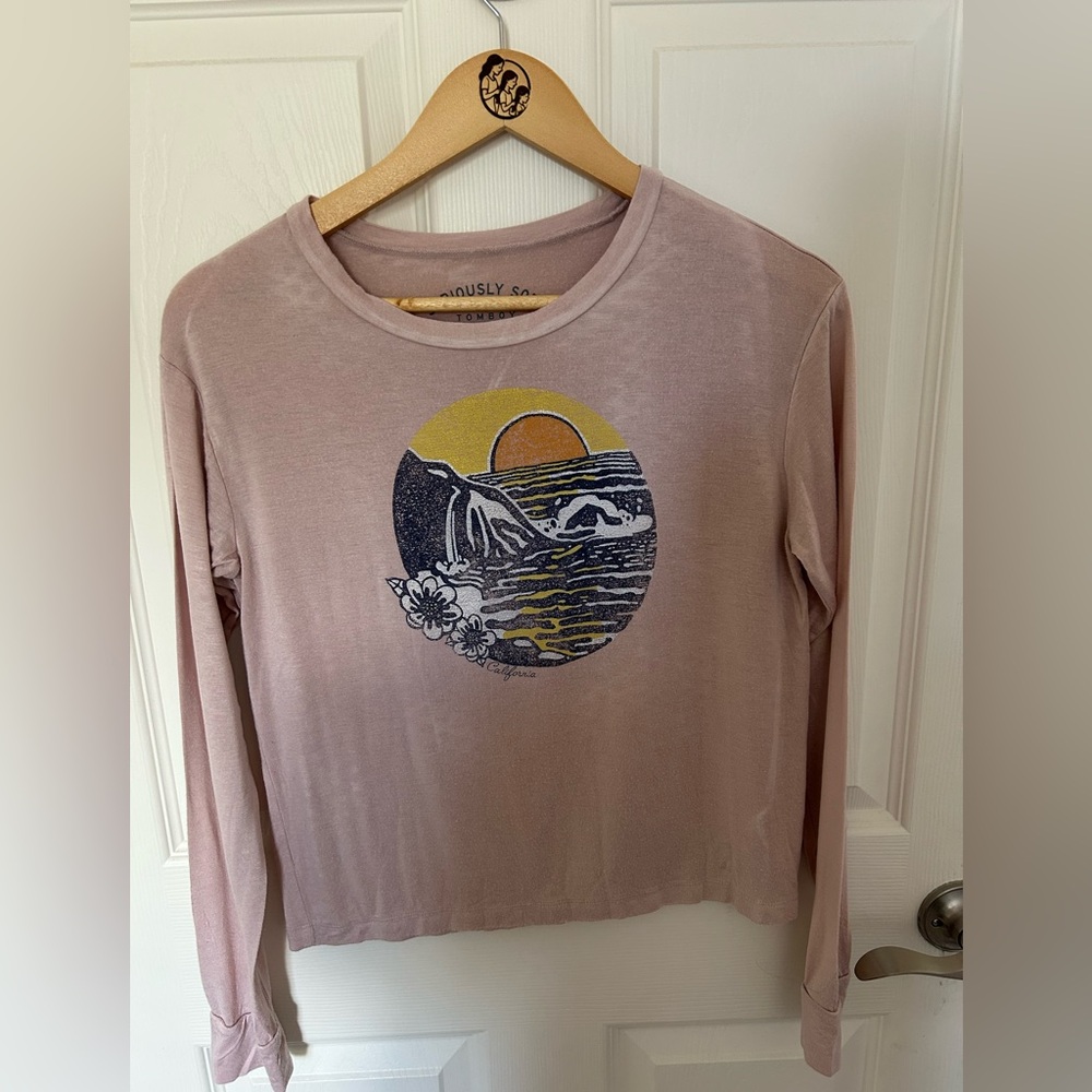 Aeropostale Pink Graphic Long Sleeve Top women’s size small